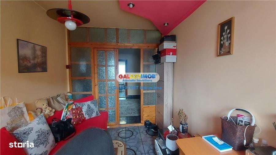 Apartament cu 4 camere decomandat în Central
