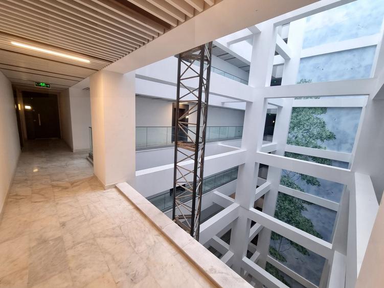 Apartament cu 3 camere decomandat în Faleza Nord