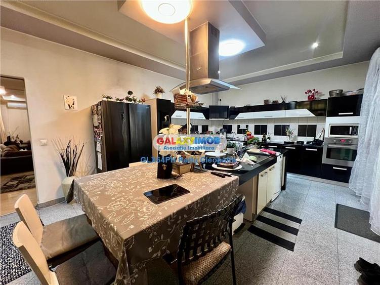 Casă cu 7 camere cu Teren 751 Mp în Albert