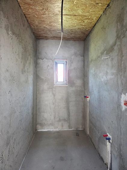 Casă cu Teren 450 Mp în Costi