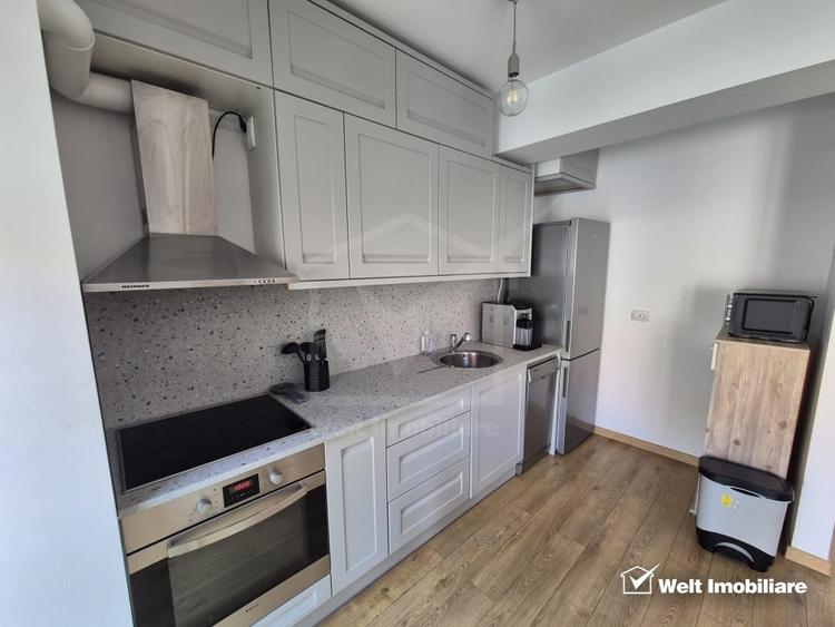 Apartament cu 3 camere semidecomandat, mobilat în Central