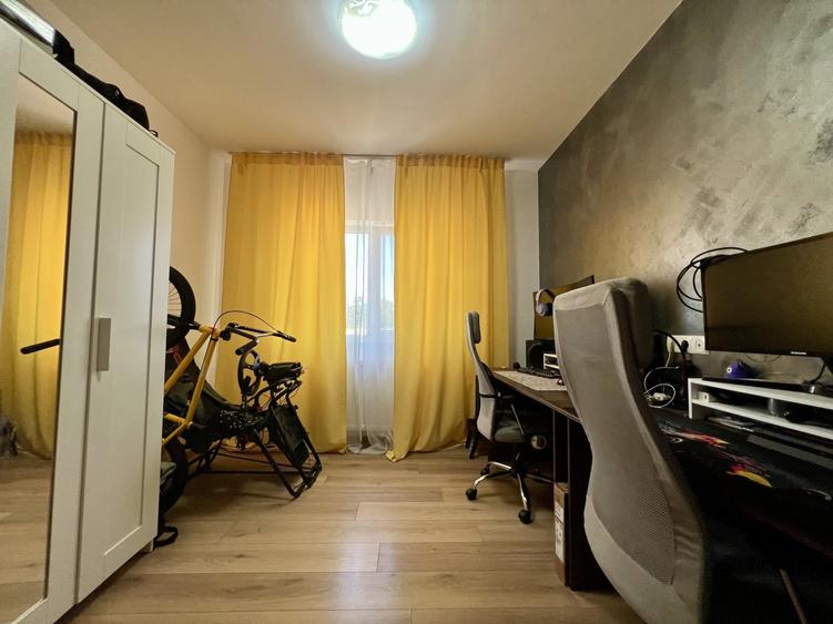 Apartament cu 3 camere semidecomandat, mobilat în UMT