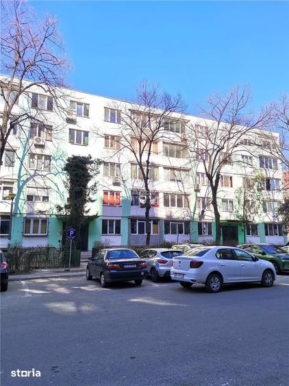 Apartament cu 3 camere decomandat în Alexandriei
