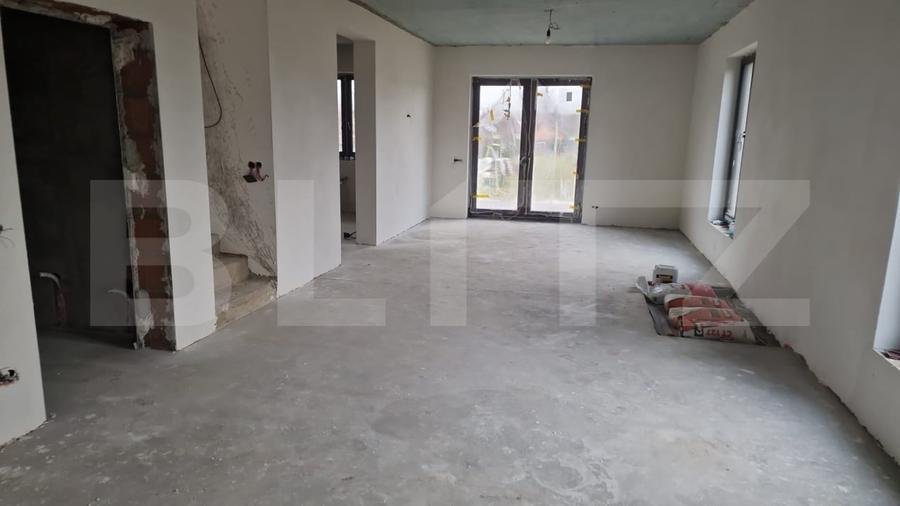 Casă individuală cu 6 camere cu Canalizare în Periferie
