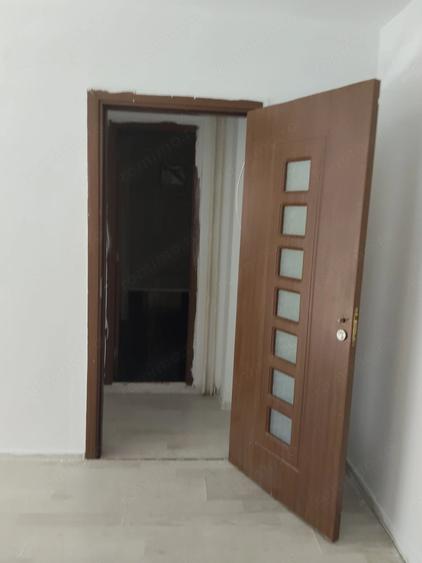 Apartament cu 3 camere semidecomandat în Liviu Rebreanu