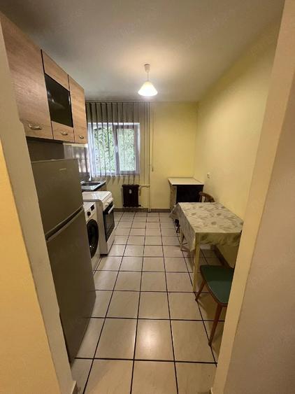 Apartament cu 3 camere semidecomandat în Salca