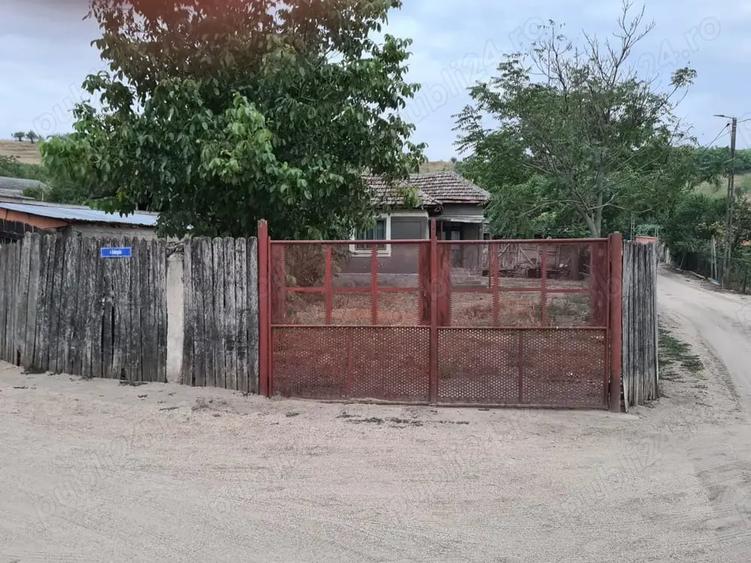 Casă cu 2 camere în Braniștea