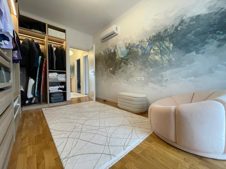 Apartament cu 4 camere decomandat în Băneasa