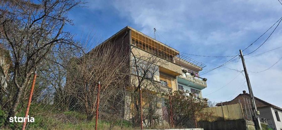 Casă cu 4 camere cu Teren 330 Mp în Central