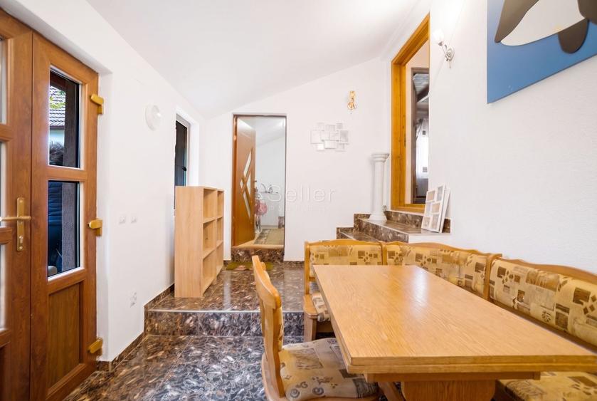 Casă individuală cu 10 camere cu Teren 2980 Mp în Teliu