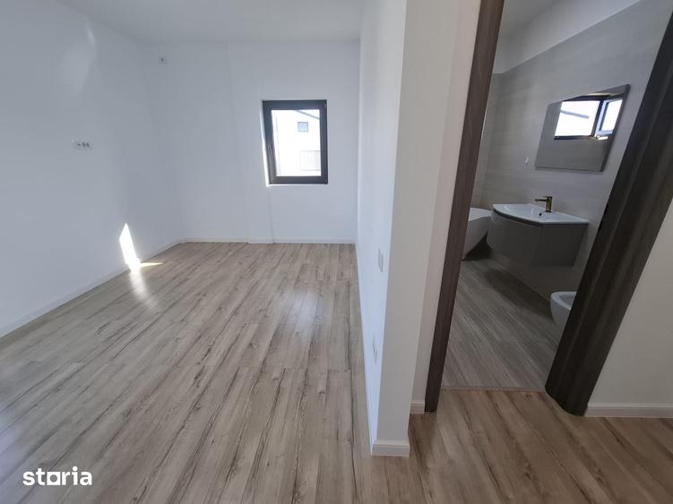 Casă cu 5 camere cu Teren 330 Mp în Tunari