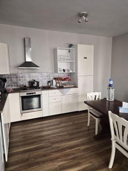 Casă individuală cu 21 camere cu Teren 966 Mp în Central