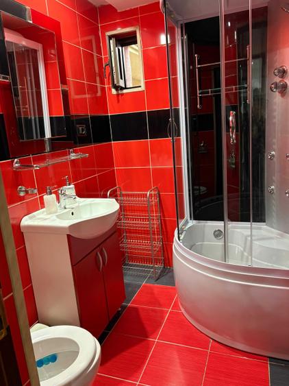 Apartament cu 3 camere semidecomandat în Cetate