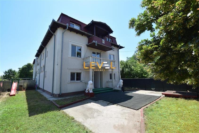 Casă individuală cu 9 camere cu Canalizare în Ultracentral