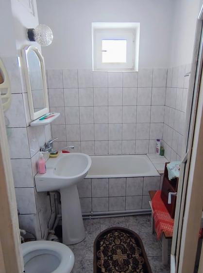 Apartament cu 3 camere decomandat în Școlilor