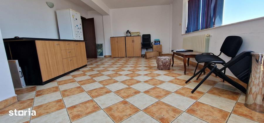 Casă cu 5 camere cu Teren 180 Mp în Tomis II