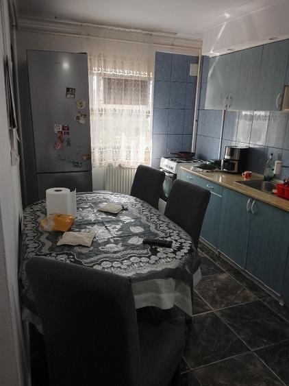 Apartament cu 3 camere semidecomandat în Micro 16