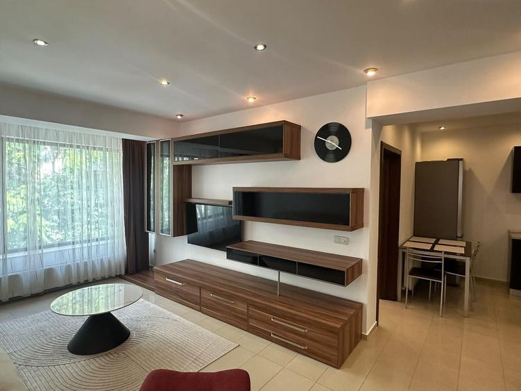 Apartament cu 3 camere decomandat, mobilat în Dristor