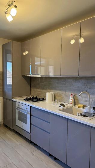 Apartament cu 3 camere decomandat în Exterior Vest