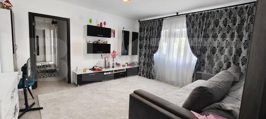 Apartament 3 camere - etaj intermediar - zona Decebal - 1