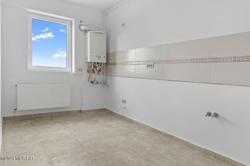 Apartament cu 4 camere semidecomandat în Fundeni