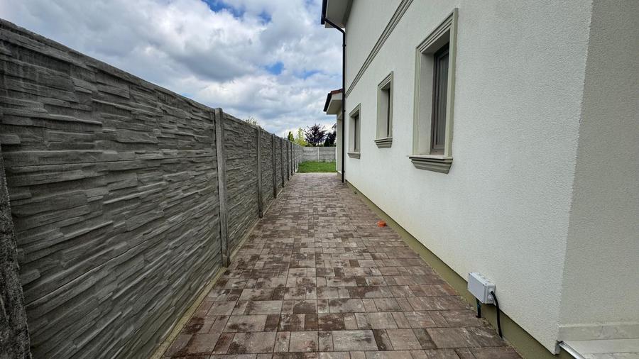 Duplex cu 4 camere cu Canalizare în Giroc