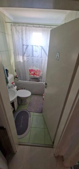 Apartament cu 3 camere decomandat în Aradului