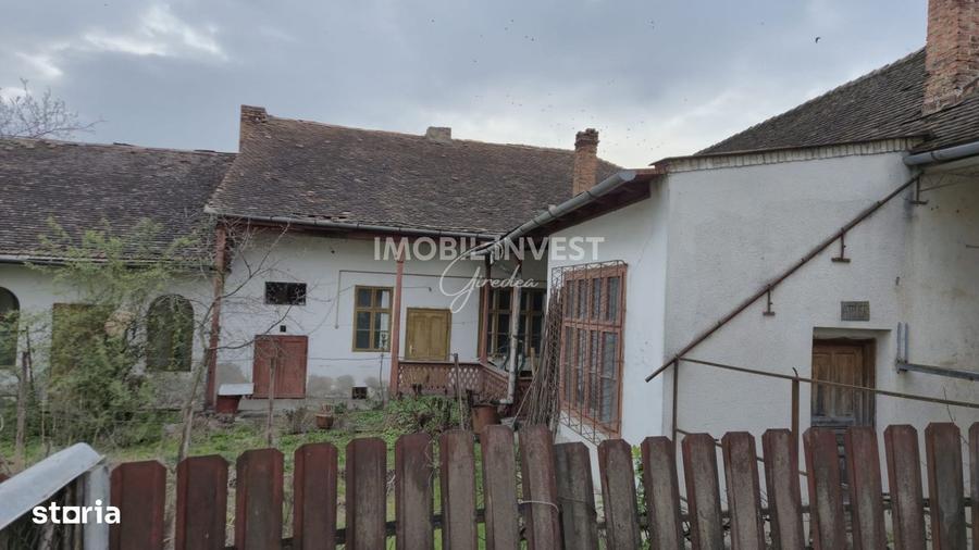 Casă cu 4 camere cu Teren 666 Mp în Central