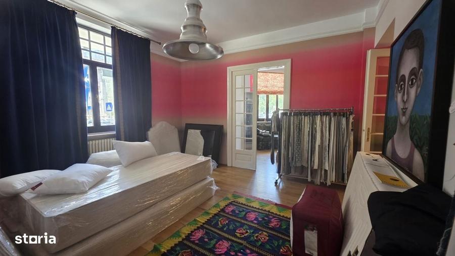 Apartament cu 4 camere în Moșilor