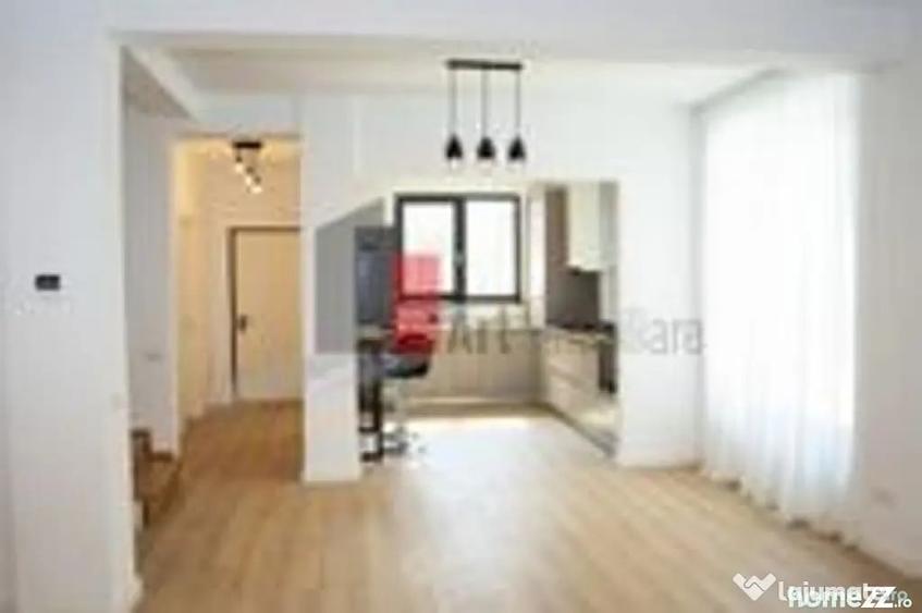 Casă cu 5 camere cu Teren 250 Mp în Central