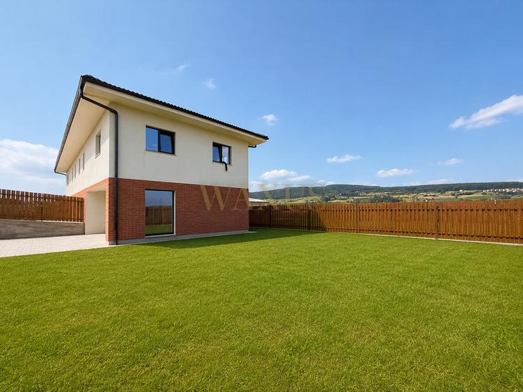 Duplex cu 4 camere cu Canalizare în Chinteni