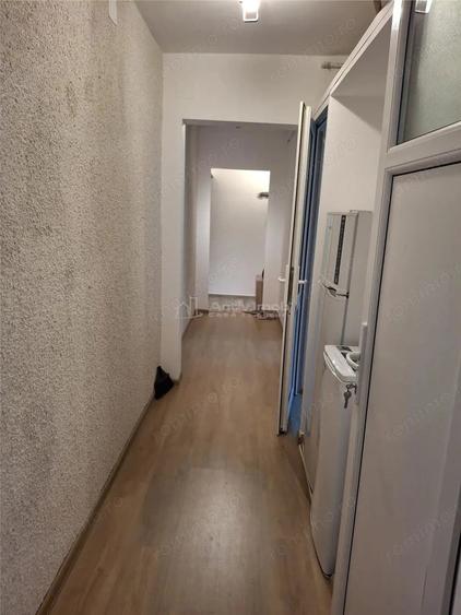 Apartament cu 3 camere semidecomandat în Micro III