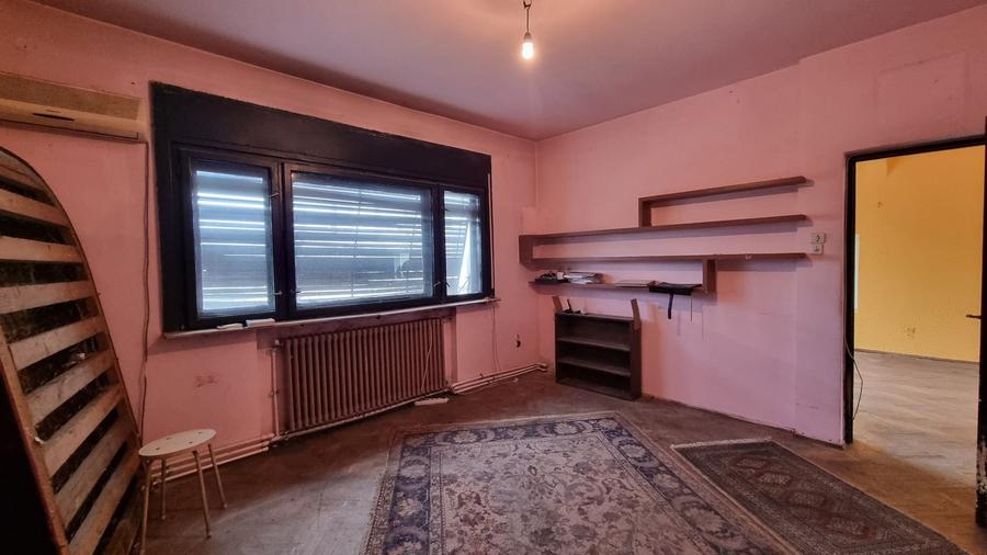 Apartament cu 3 camere semidecomandat în Unirii