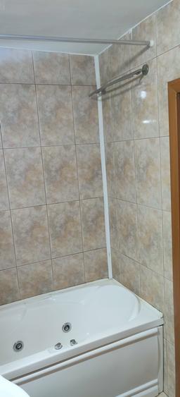 Apartament cu 3 camere semidecomandat în Basarab