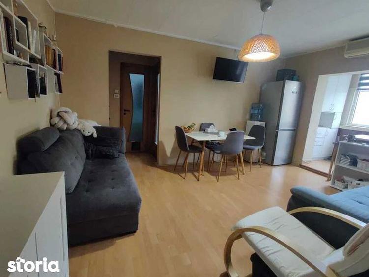Apartament cu 3 camere, mobilat în Est