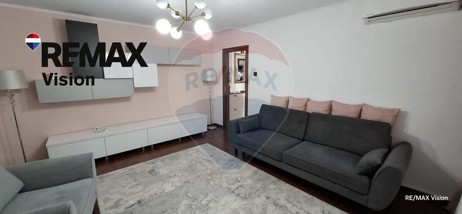 Apartament cu 3 camere semidecomandat în Rovine