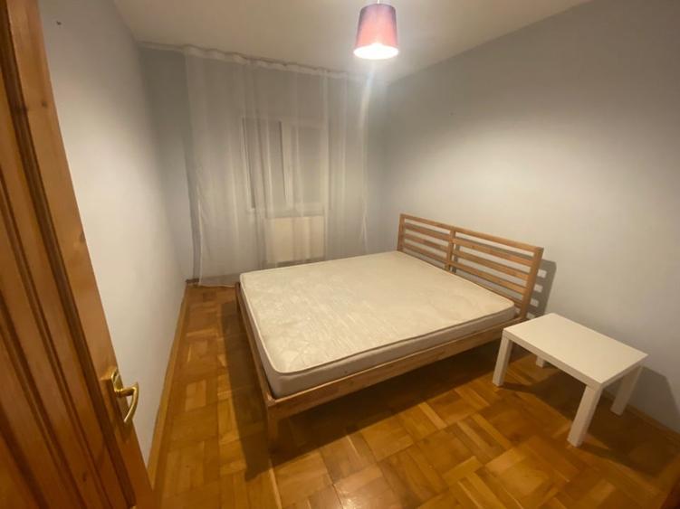 Apartament cu 4 camere decomandat, mobilat în Micro 3