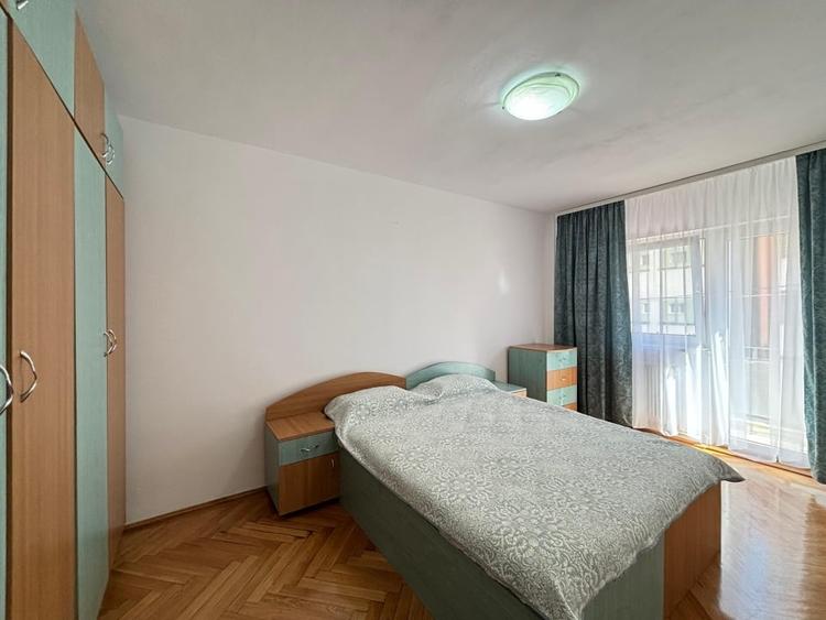 Apartament cu 3 camere decomandat, mobilat în Vasile Aaron