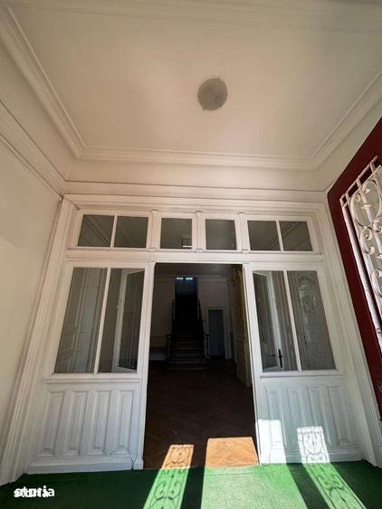 Casă cu 9 camere decomandat cu Teren 1470 Mp în Central