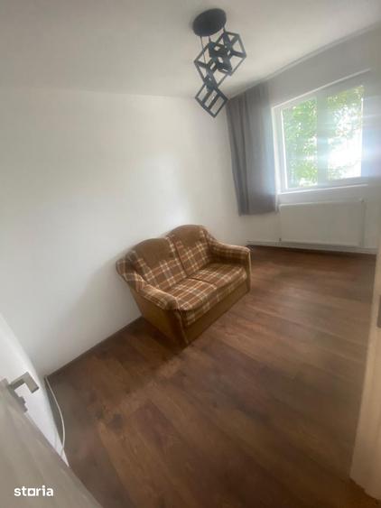 Apartament cu 3 camere în Micro 6