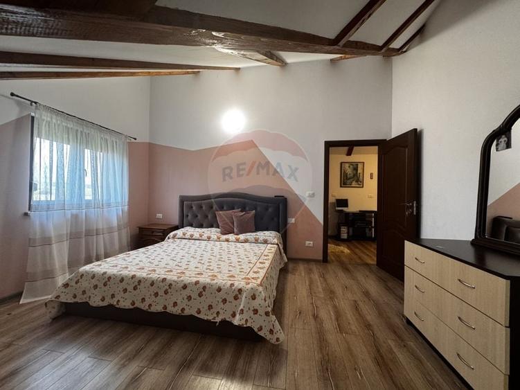 Casă individuală cu 5 camere cu Teren 1600 Mp în Sascut
