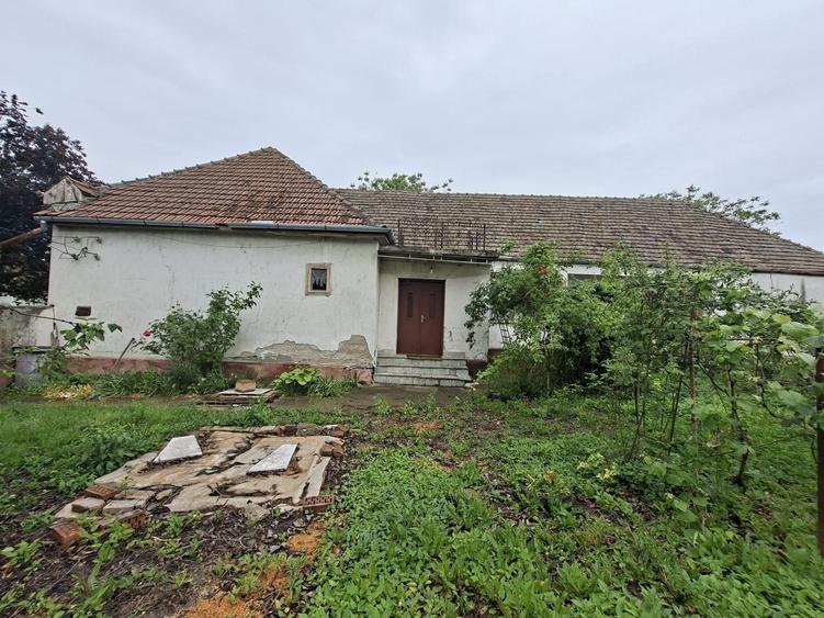 Casă cu 4 camere în Central