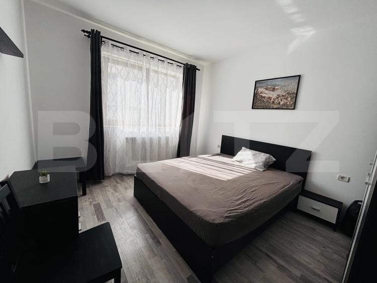 Apartament cu 3 camere decomandat, mobilat în Tractorul