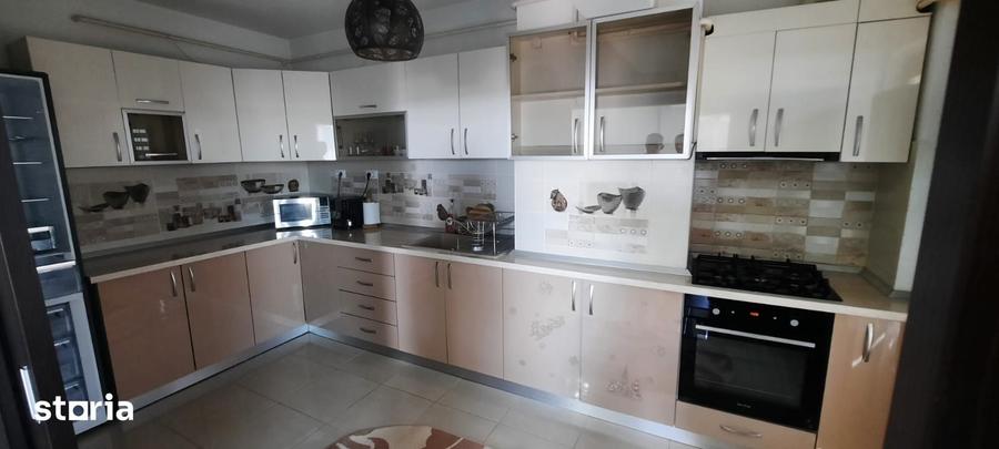 Apartament cu 3 camere, mobilat în Valea Lupului