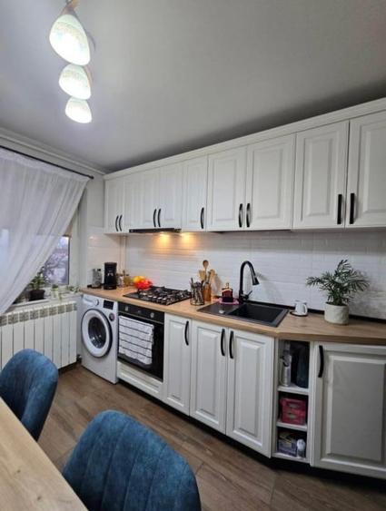 Apartament cu 2 camere semidecomandat, mobilat în Decebal