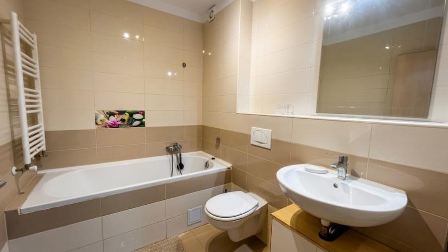 Apartament cu 2 camere decomandat, mobilat în Tractorul