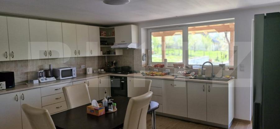 Casă individuală cu 9 camere cu Teren 1000 Mp în Pucioasa