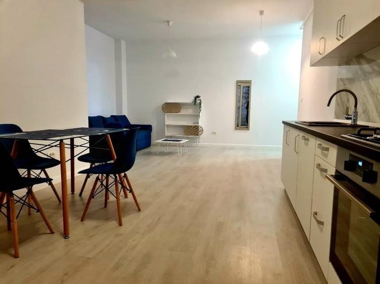 Apartament cu 2 camere semidecomandat, mobilat în Lipovei