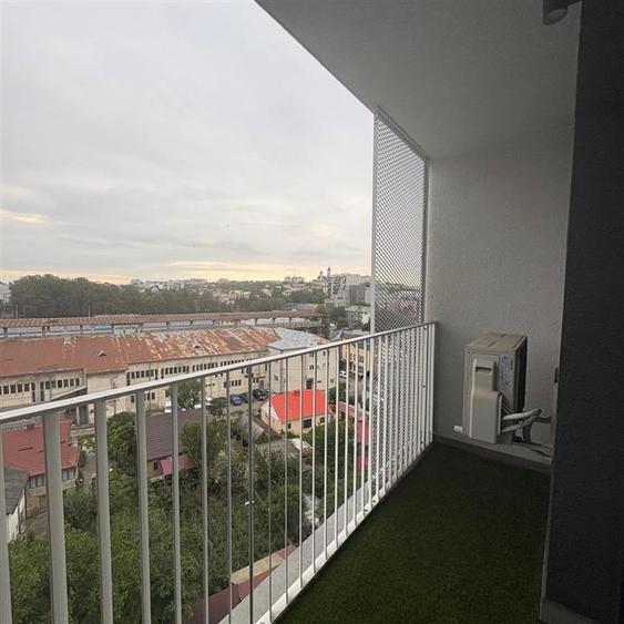 Apartament cu 3 camere semidecomandat, mobilat în Universității