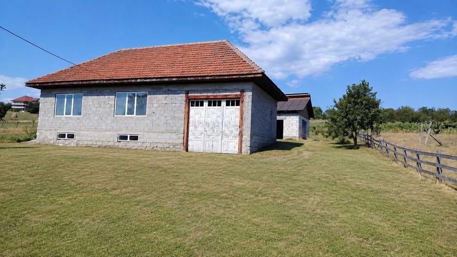 Casă cu 4 camere în Gornovița
